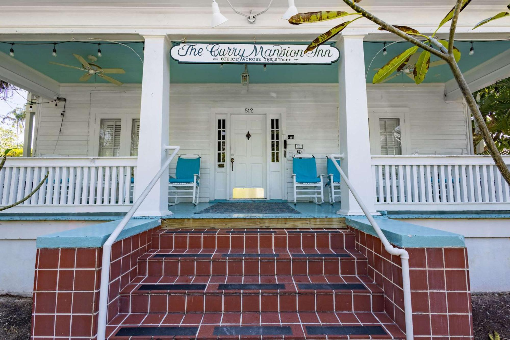 King Balcony - At House Pensão